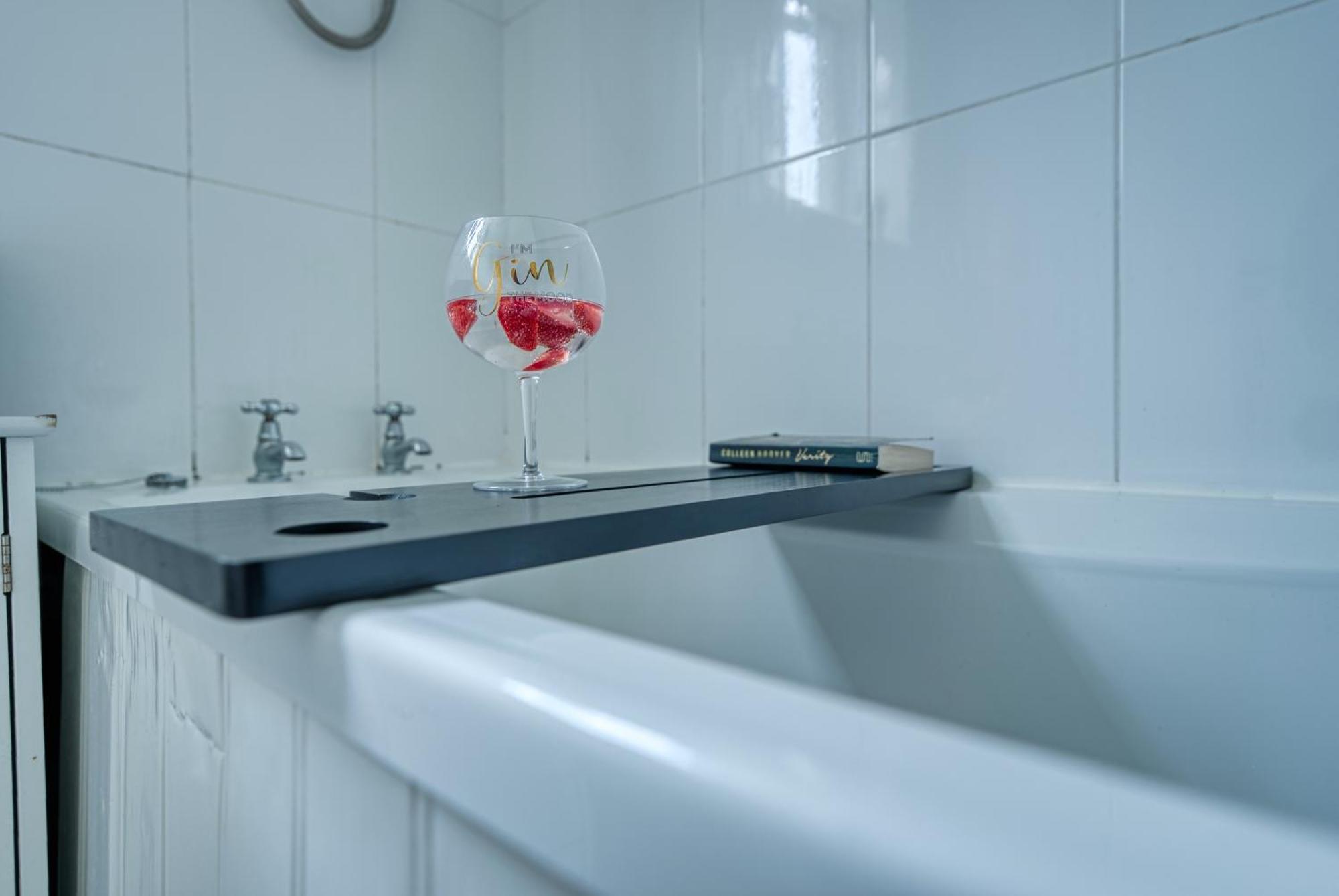 Capri 13 Sa - 3 Bed House, Close To Loughborough University & M1 Motorway, Free Wifi, Big Garden, Ample Parking- Ask For Contractor Rates! Luaran gambar