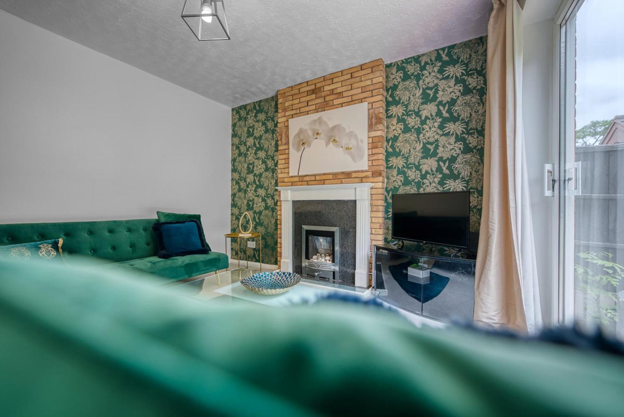 Capri 13 Sa - 3 Bed House, Close To Loughborough University & M1 Motorway, Free Wifi, Big Garden, Ample Parking- Ask For Contractor Rates! Luaran gambar