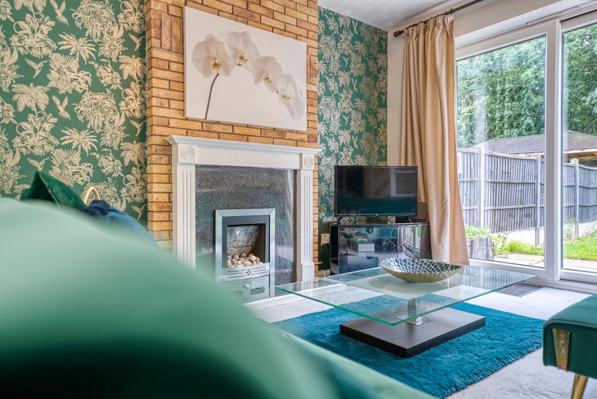 Capri 13 Sa - 3 Bed House, Close To Loughborough University & M1 Motorway, Free Wifi, Big Garden, Ample Parking- Ask For Contractor Rates! Luaran gambar